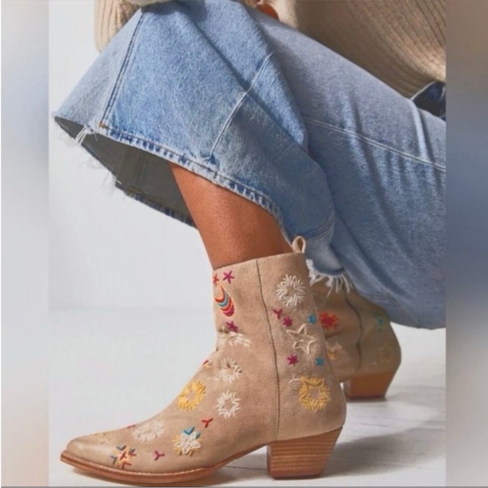 Free People Bowers Embroidered Western Style Cowboy Ankle Boots EUR 39 NWOB 9.5 - Picture 2 of 12